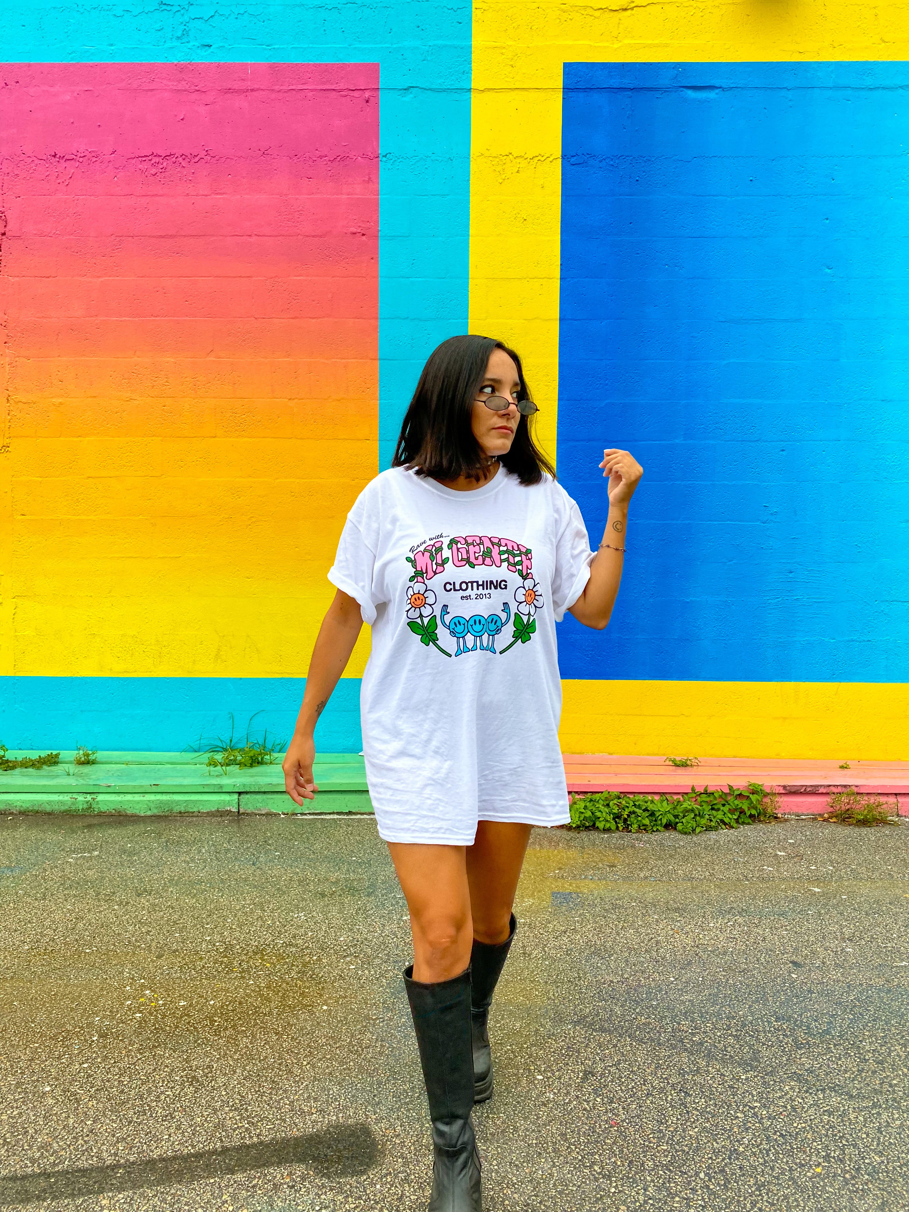 Smiley Daisy T-Shirt (FINAL SALE) shirt Mi Gente Clothing   